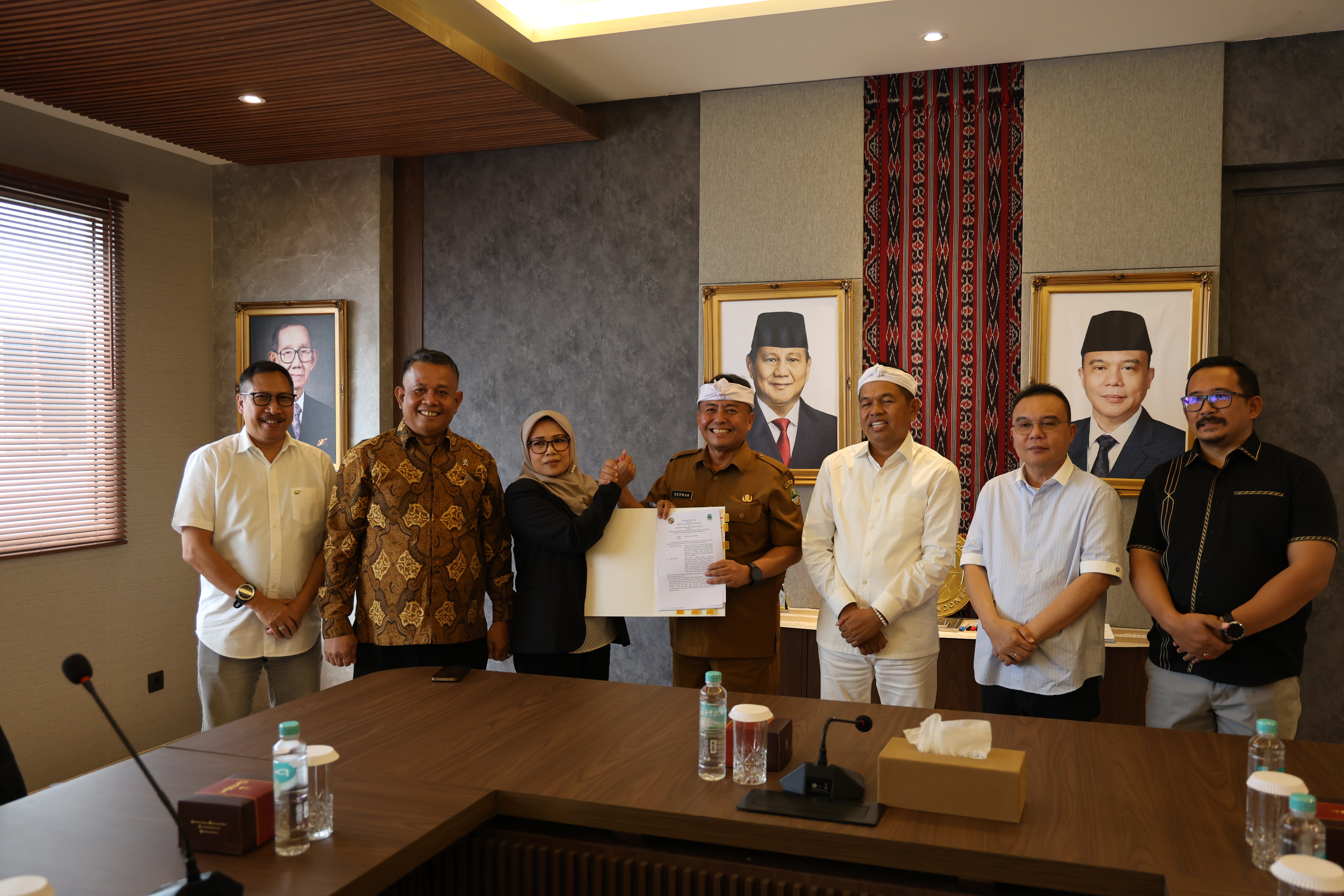 Universitas Kebangsaan Republik Indonesia (UKRI) dan Pemerintah Daerah Provinsi Jawa Barat resmi menjalin kerja sama strategis melalui penandata